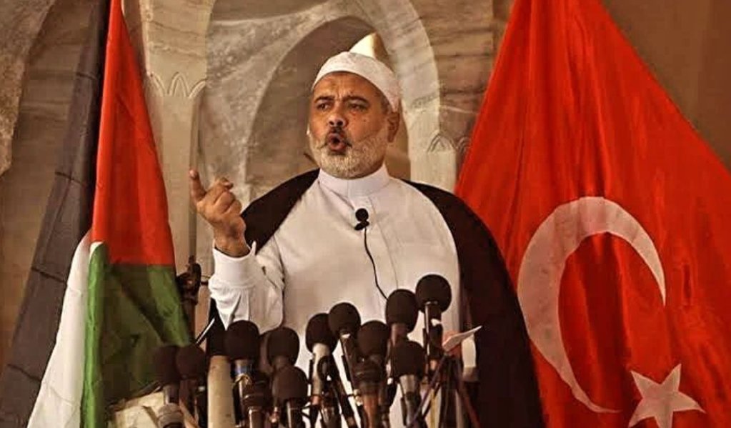 Mehmed'im, sevinin, başlar yüksekte!
Ölsek de sevinin, eve dönsek de!
Sanma bu tekerlek kalır tümsekte!
Yarın, elbet bizim, elbet bizimdir!
Gün doğmuş, gün batmış, ebed bizimdir!