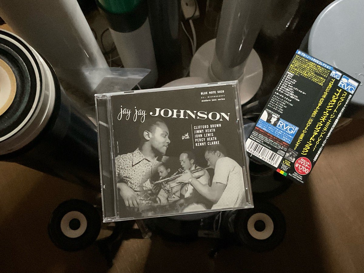 forest_walker_x's tweet photo. 2日前から聴いているJJ JOHNSON。古臭いガシャガシャしたジャズでもやるのかと思ったら全然違う。パリパリと吹くトランペット・ソロが凄い。音離れが良いし音がよく飛ぶ。聴いてて快感。
#jjjohnson #ジェイジェイジョンソン #cliffordbrown #クリフォードブラウン #timedomain #タイムドメイン https://t.co/3pJzXbEh0b