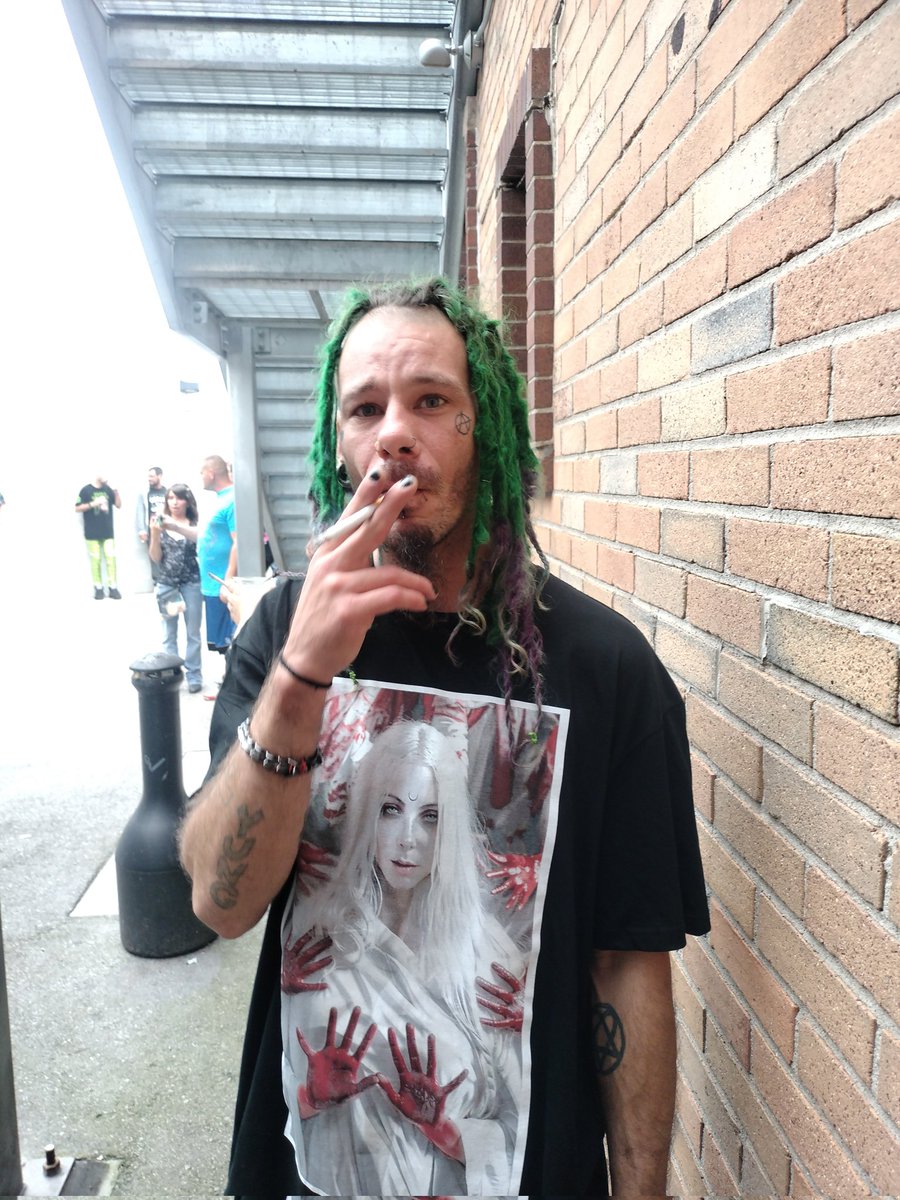 DredheadJoker's tweet photo. Good times at in this moment concert https://t.co/okIO7tL2rF