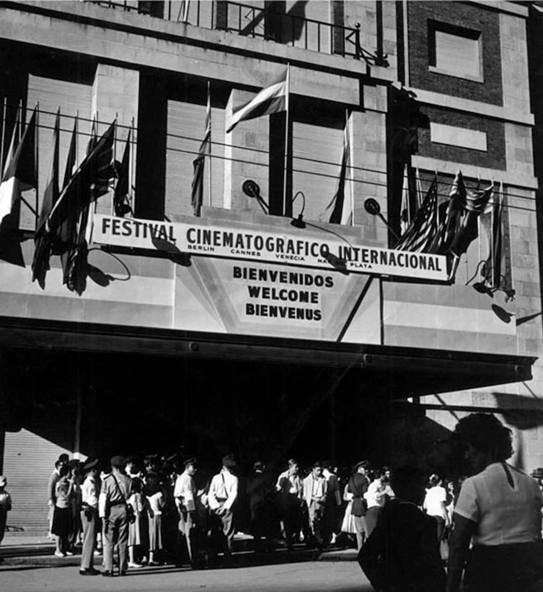El Festival de Cine de Mar del Plata se dejó de hacer en 1970 y recién se pudo recuperar en 1996. Desde entonces, llevaba 27 ediciones consecutivas. 

Todo rompen. Todo.