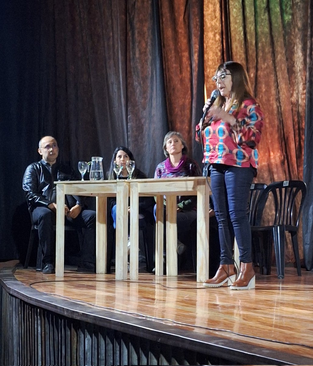 Adoptar_vm's tweet photo. Invitados por la Secretaria de Niñez, Juventud, Violencia familiar y Genero de #VillaNueva la Fundación se hizo presente en el taller informativo sobre "Familias para Familias"

Con Liliana Gaitan y su equipo de la Secretaria de Niñez, Adolescencia y Familia de la provincia. https://t.co/2B6cEAfDwF