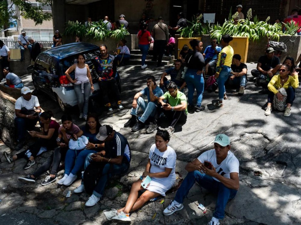 RunRunesWeb's tweet photo. El uso de audiencias a distancia y el traslado de detenidos en protestas sin la debida comparecencia ante un tribunal han levantado alarmas sobre la violación de derechos fundamentales en distintas ONG y entes internacionales
https://t.co/FD3frozJYY https://t.co/CtR53uVLEZ