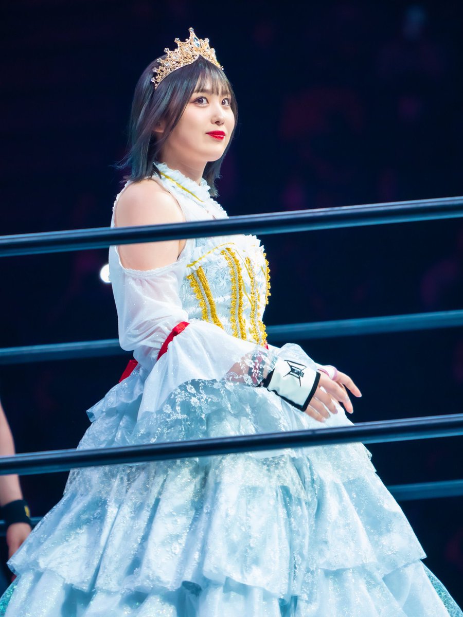 I've never really felt like a princess going into Cinderella Story before this year. 

Now that I'm Academy Champion with all of these challengers, I feel like the Belle of the Ball.

Be warned, though, friends, I'm not done with my Happily Ever After yet!