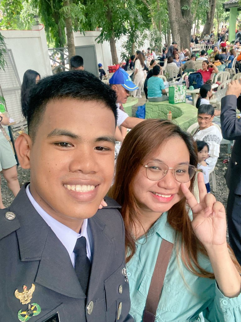 veeeeeronicaaa_'s tweet photo. Congrats mah bebi https://t.co/BqezvqKYwE