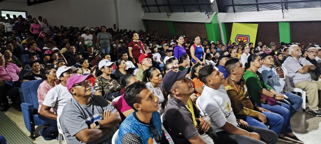 PSUV AMAZONAS (@psuvamazonas_) on Twitter photo YO ❤️ AMAZONAS
💯VALIENTES| Militantes de la patria y fuerzas chavistas, reunidos con la Maquinaria Bolivariana en la Defensa de la Revolución, en Apoyo a <a href="/NicolasMaduro/">Nicolás Maduro</a>
<a href="/PartidoPSUV/">PSUV</a>
<a href="/dcabellor/">Diosdado Cabello R</a>
<a href="/RanderPena/">Rander Peña Ramírez</a>
<a href="/pinfantea/">Pedro Infante A.</a>
<a href="/jorgerpsuv/">Jorge Rodríguez</a>
<a href="/ConElMazoDando/">Con el Mazo Dando</a>
<a href="/ConElMazoDando/">Con el Mazo Dando</a>
#MujeresPorLaPaz YO ❤️ AMAZONAS
💯VALIENTES| Militantes de la patria y fuerzas chavistas, reunidos con la Maquinaria Bolivariana en la Defensa de la Revolución, en Apoyo a <a href="/NicolasMaduro/">Nicolás Maduro</a>
<a href="/PartidoPSUV/">PSUV</a>
<a href="/dcabellor/">Diosdado Cabello R</a>
<a href="/RanderPena/">Rander Peña Ramírez</a>
<a href="/pinfantea/">Pedro Infante A.</a>
<a href="/jorgerpsuv/">Jorge Rodríguez</a>
<a href="/ConElMazoDando/">Con el Mazo Dando</a>
<a href="/ConElMazoDando/">Con el Mazo Dando</a>
#MujeresPorLaPaz