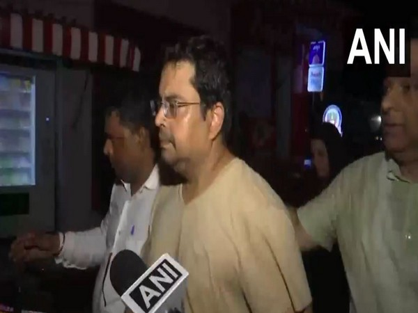 ani_digital's tweet photo. Delhi UPSC aspirants' death: Accused SUV driver walks out of jail after Court grants bail
Read @ANI Story | https://t.co/8tN5UjvI7a
#Delhi #UPSCaspirants #RajinderNagar #BasementFlood https://t.co/zeJ3difSTO