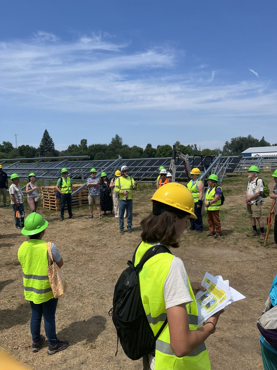 Many of Portlands city council candidates toured various PCEF sites today. I had the honor of welcoming everyone to Centennial for the 1st project. @ZengerFarms, <a href="/StreetRoots/">Street Roots</a>, <a href="/Verde_NW/">Verde</a> for a community solar project for low income residents. Thank you <a href="/PDXCleanEnergy/">Portland Clean Energy Fund Coalition</a> and 350PDX.