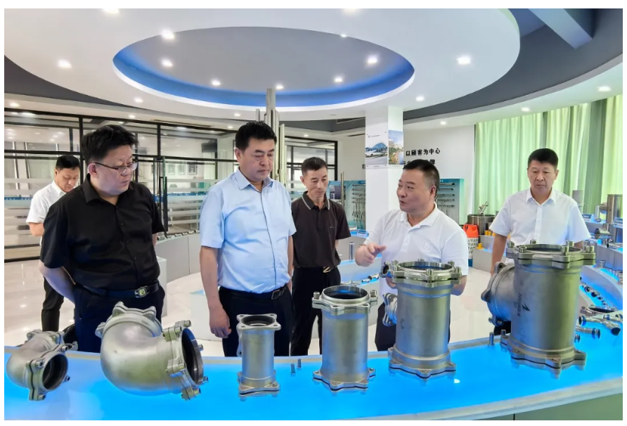 ZKIN_CleanWater's tweet photo. High-level government officials from Qingdao visited ZK this week to learn about our innovative stainless steel pipe solutions. We had the opportunity to showcase our products and discuss the future of urban water infrastructure. #ZKInternational #innovation #cleanwater https://t.co/lbMVERflfJ