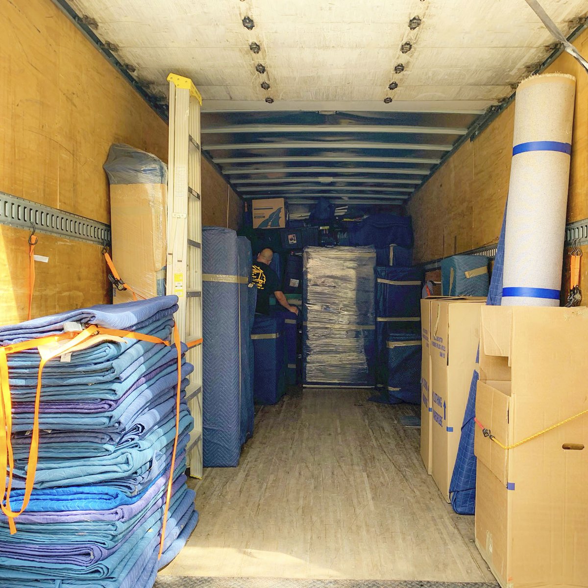 RuffnReadymovin's tweet image. Who needs a puzzle when you've got a moving truck to organize? Our movers are the real-life packing pros! 🚚📦

#RuffAndReadyMoving #MovingMagic #Loading #Packing #MovingDay #MovingTips