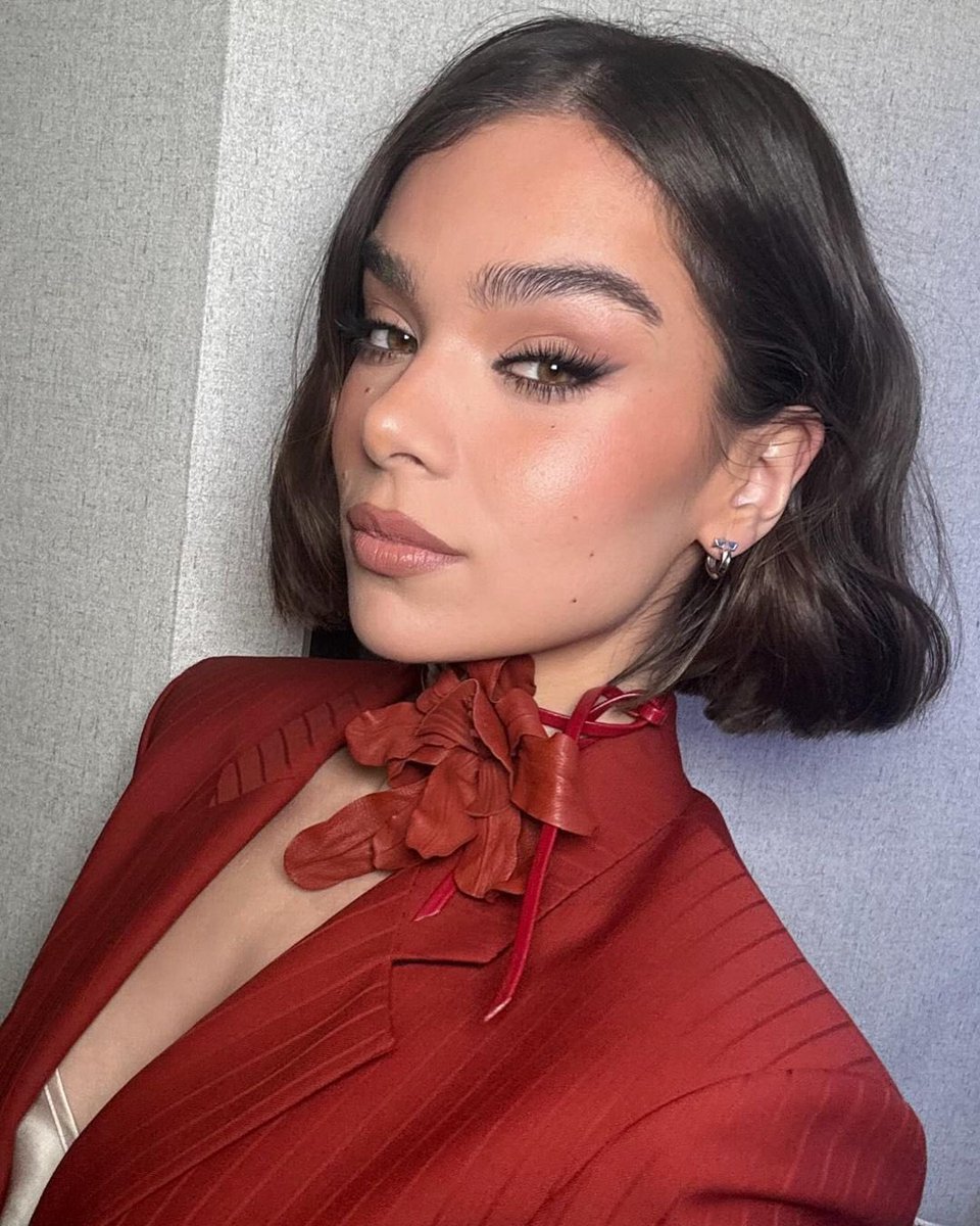 📷 IG | haileesteinfeld: “Link in bio x 💌🍒

@beausociety”

🔗: beausociety.com