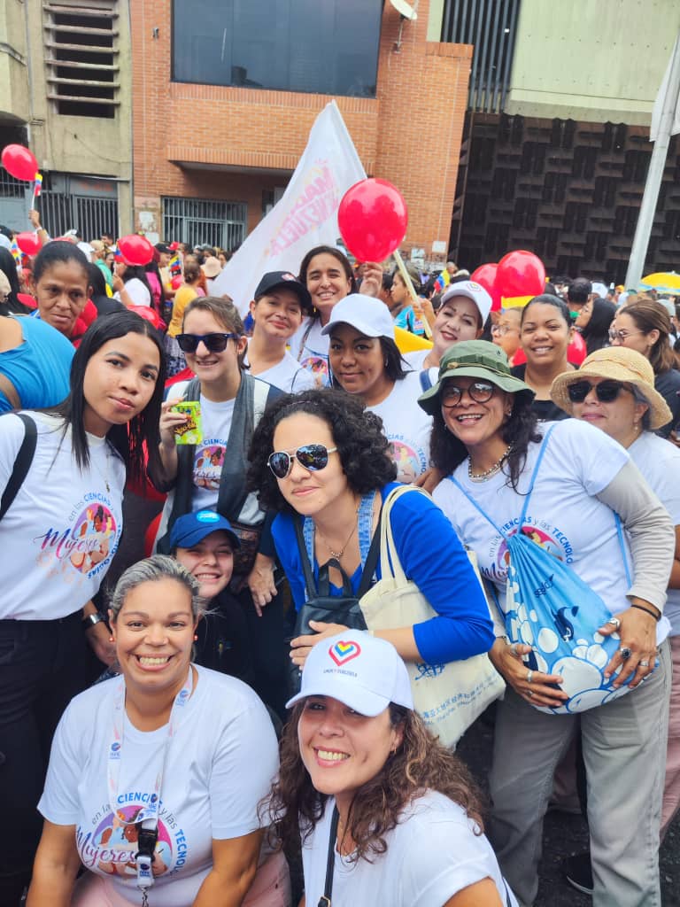 abae_ve's tweet photo. Las Mujeres de la Ciencia y las Tecnologías de la @AbaeVzla, con alegría, compromiso y patriotismo, estamos presentes en la concentración del Movimiento de Mujeres Josefa Joaquina Sánchez, marchando en defensa de la paz de la Patria y la continuidad de la Revolución Bolivariana. https://t.co/CLtFqe7I5o