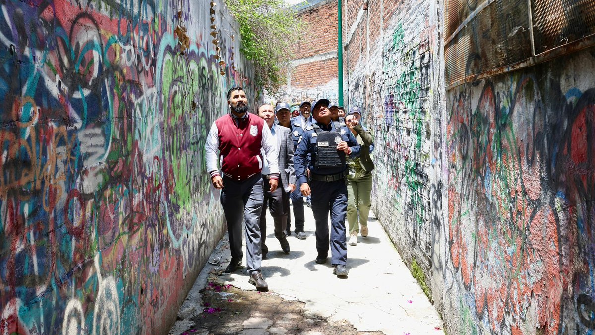 IPN_MX's tweet image. ¡Unidos por un IPN seguro! El día de hoy se llevó a cabo el primer recorrido de la Comisión Interinstitucional contra el porrismo en el que se visitaron focos rojos en los planteles del #CCH Naucalpan, el Colegio de Bachilleres 5 "Satélite" y el #CECyT2. @UNAM_MX @CdeBachilleres