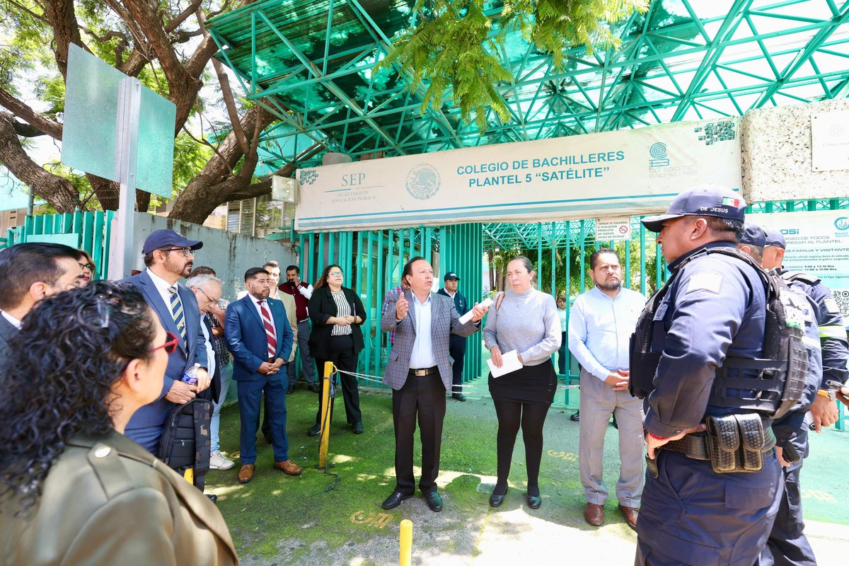 IPN_MX's tweet image. ¡Unidos por un IPN seguro! El día de hoy se llevó a cabo el primer recorrido de la Comisión Interinstitucional contra el porrismo en el que se visitaron focos rojos en los planteles del #CCH Naucalpan, el Colegio de Bachilleres 5 "Satélite" y el #CECyT2. @UNAM_MX @CdeBachilleres