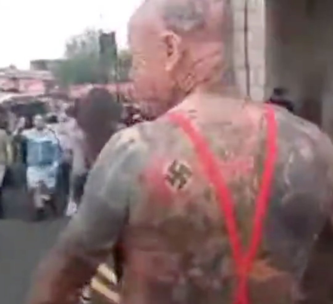 WillBlackWriter's tweet image. These days you can't even:

Go out looking exactly like a far-right mob (including with a known Nazi)

Racially attack and abuse people

Turn cars over

Torch police stations

And shout far-right slogans for hours

Without people calling you far-right

#EnoughIsEnough