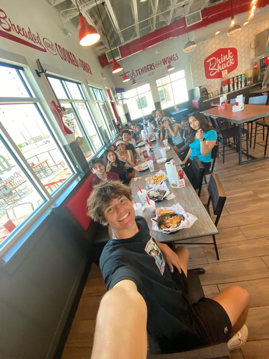 HarlanTennis's tweet image. First week of tennis and team bonding time! @HawksPrideSA @NISDHarlan