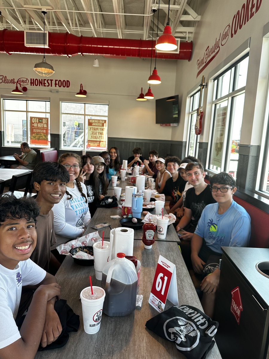 HarlanTennis's tweet image. First week of tennis and team bonding time! @HawksPrideSA @NISDHarlan