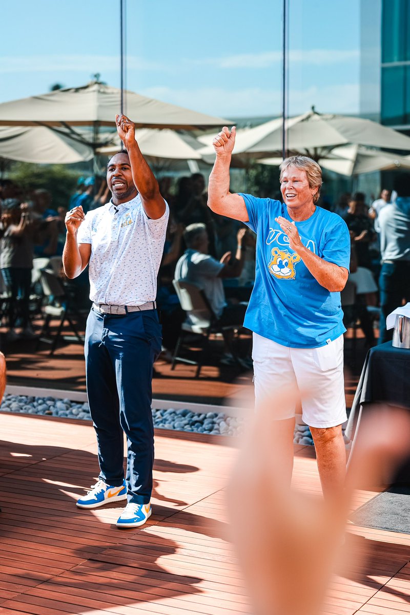 When you have a legend come support on a historic day joining the <a href="/bigten/">Big Ten Conference</a> and you get to lead an 8 clap with her?!? Life is good! Thank you <a href="/AnnMeyers/">Ann Meyers Drysdale</a>! Go Bruins! 💙🐻💛