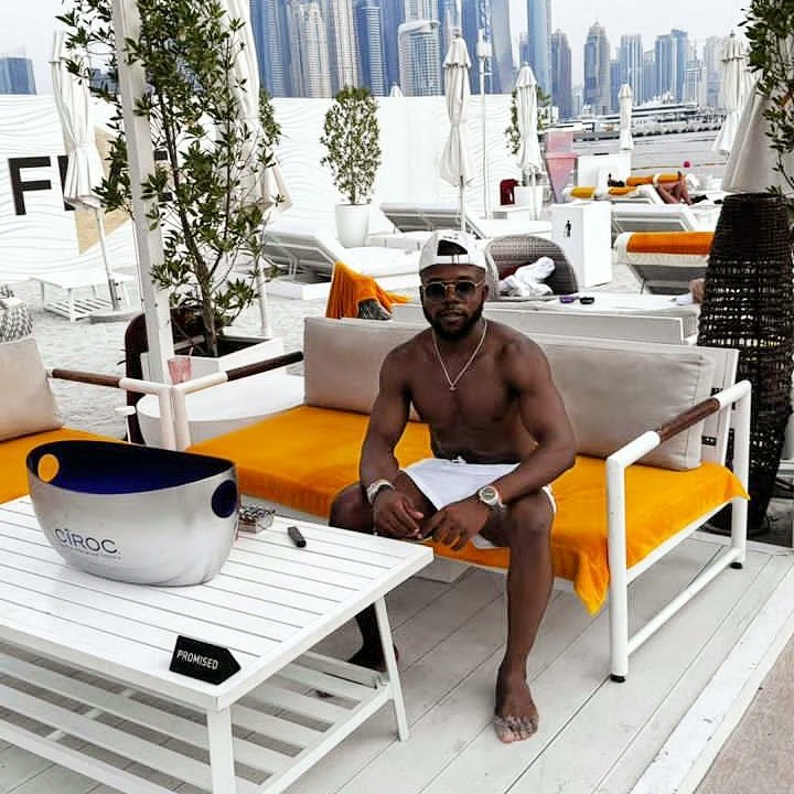 EMulamba's tweet photo. Détente, farniente après les affaires 🌊🧿
Pragmatisme même au moment de divertissement ça continue de parler business @beachbyfive 🏖⚓️
•
•
#eliesean #elieseanlifestyle #lifestyle #business #b2b
#dubaibusiness #dubai #uea🇦🇪 #mindsetup #travelling #cityzens #beach #beachbyfive https://t.co/ELCybqQCj2