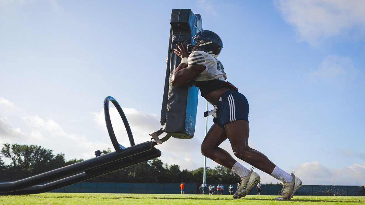 UTSAFTBL's tweet photo. 📸Photo of the Day: @thejbuckets got better today
#210TriangleOfToughness
#GTS12 | #BirdsUp 🤙 https://t.co/HanSQGZcYC