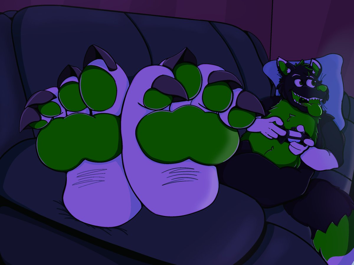 Who wants to give my big paws some love while I game?~ I wouldn’t mind a good paw massage, and maybe more...~ 💚

Art by the amazing <a href="/FluffyAutomaton/">Ottomaton</a>