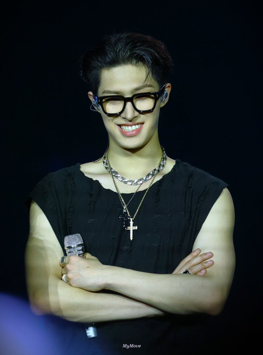 mingifeeds's tweet photo. mingi and his proportions https://t.co/jrN713ZFHI