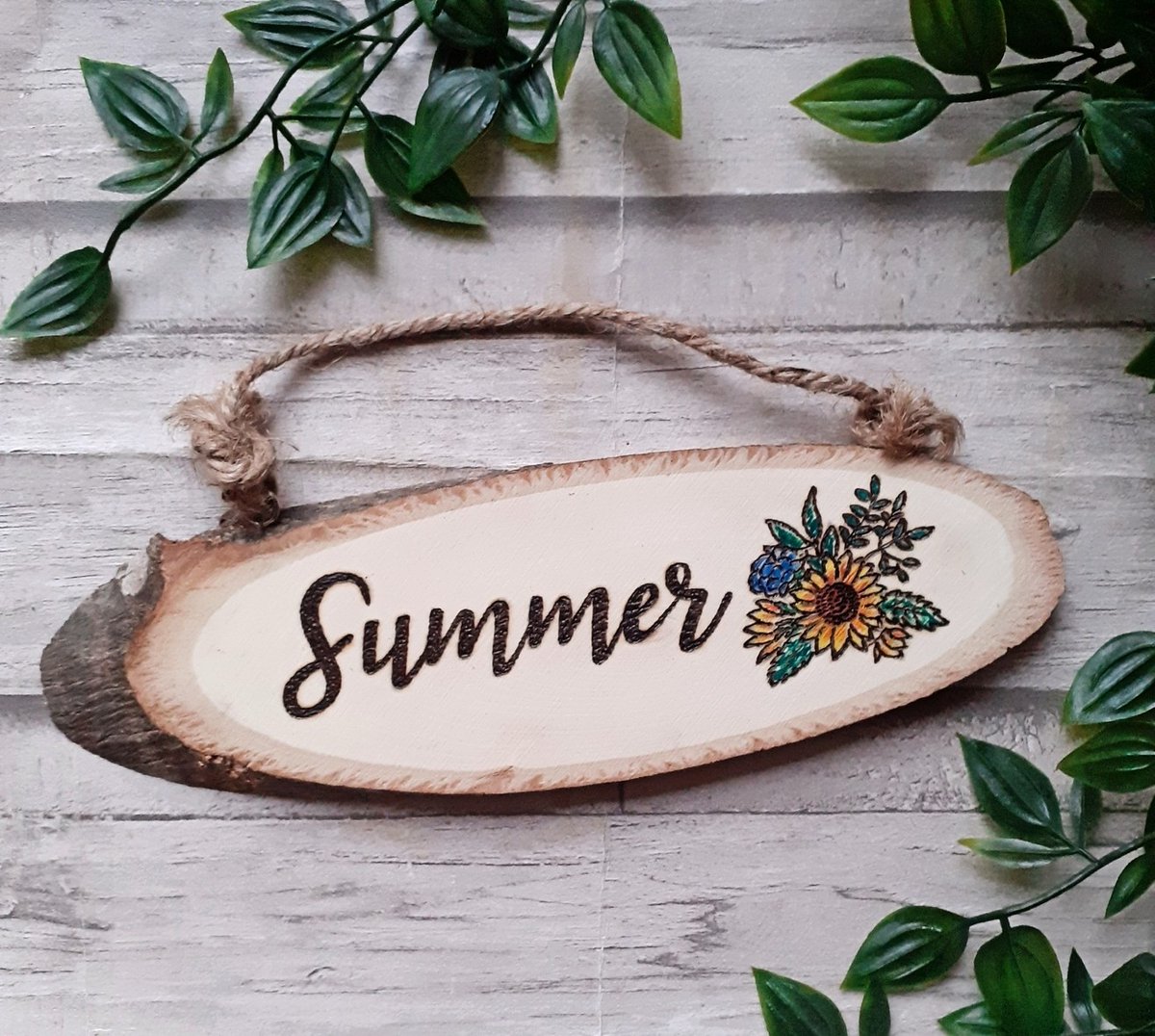 woodenyoulove's tweet photo. 𝙎𝙪𝙢𝙢𝙚𝙧 𝙙𝙚𝙘𝙤𝙧 🌻

Happy #nationalsunflowerday. This hand burnt plaque is perfect to bring the summer vibes indoors. Display it amongst some fresh flowers for the season.

https://t.co/TcfRiCzd2A

#MHHSBD #firsttmaster #Sunflower #UKGiftHour #ukgiftam https://t.co/SQidkwHqTV