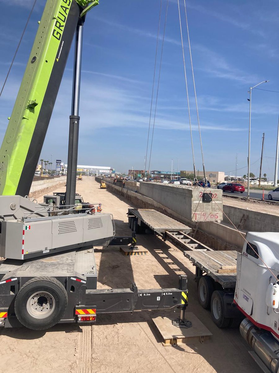 TorreonDirOP's tweet photo. 👷🏻 En la obra del Giro Independencia continuamos trabajando en el montaje de trabes de carga y pérgolas. 🛣️

#MiQueridoTorreón
#TorreónSiemprePuede
#TorreónAlaObra https://t.co/qhtpM2eMwv