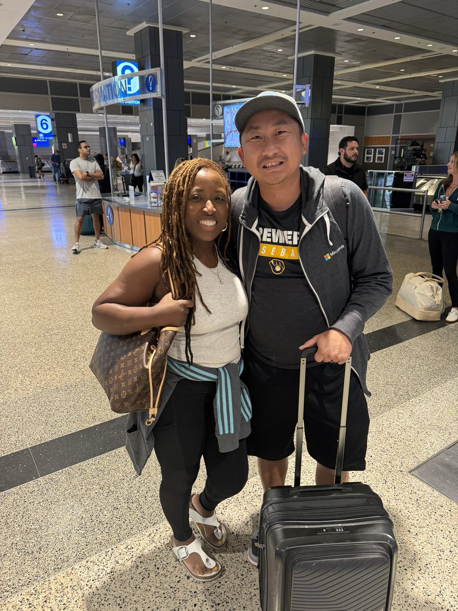 Shashi Lo (@shashiwhocodes) on Twitter photo I was able to meet the wonderful <a href="/chefshaticka/">Chefshaticka</a> from Netflix's Barbecue Showdown season 3!
She was extremely nice and I was able to recommend her to eat at <a href="/interstellarbbq/">Interstellarbbq</a>. <a href="/Chefjohnbates/">John Bates</a> if she comes by, please treat her well. I was able to meet the wonderful <a href="/chefshaticka/">Chefshaticka</a> from Netflix's Barbecue Showdown season 3!
She was extremely nice and I was able to recommend her to eat at <a href="/interstellarbbq/">Interstellarbbq</a>. <a href="/Chefjohnbates/">John Bates</a> if she comes by, please treat her well.