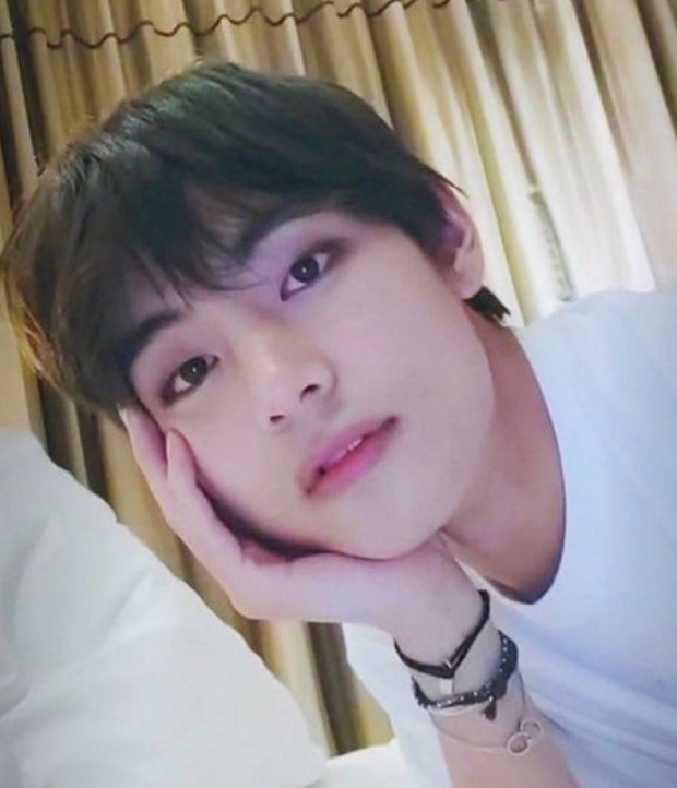 gimsongseullai1's tweet photo. 태형이 럽미어겐 뮤비 1억뷰 축하해🎉💜

#LMA100MView
#럽미어겐1억뷰축하해 https://t.co/xTxMh1JJrO