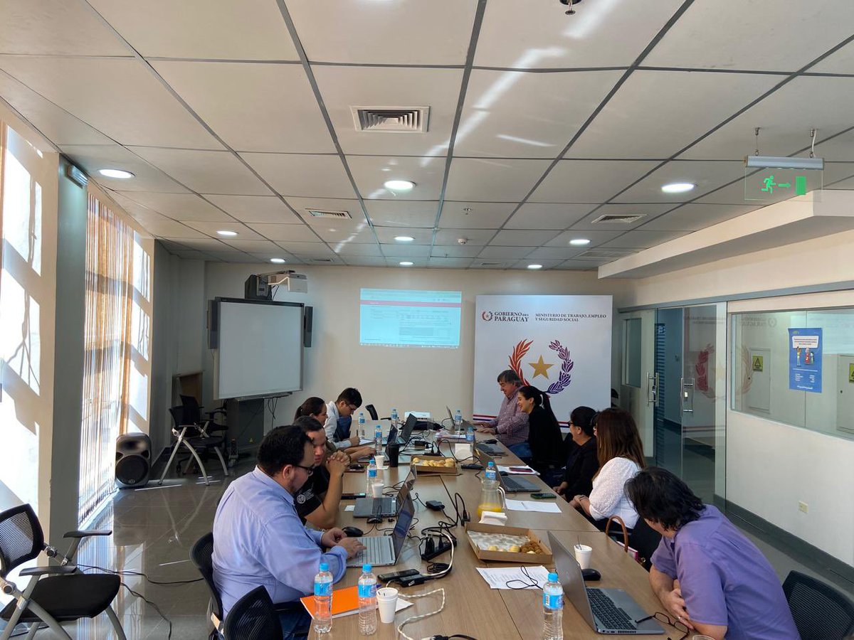 MTESS_PY's tweet image. #SIMEL | Esta semana se llevaron a cabo los talleres del Sistema de Información del Mercado Laboral #SIMEL, donde participaron activamente representantes del @INE_Paraguay, del @Sinafocal , y, por nuestra parte,  del Observatorio Laboral y del área de Tecnologías de la