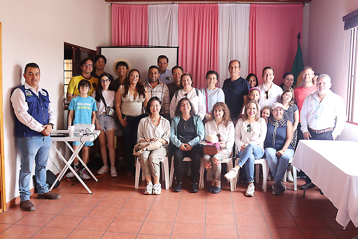 ADenHonduras's tweet photo. Durante su visita al Municipio de Yuscarán, El Paraiso, los miembros de la Asociación se reunieron con el Gobernador Político del Departamento, Alcalde Municipal y Director del Museo Casa Fortín. https://t.co/7285xUalEi