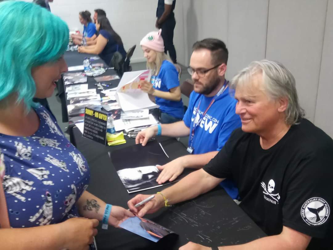 kjthundercat's tweet photo. It's been 8 years since Richard Dean Anderson tried to compliment me by telling me how much I reminded him of his mum when he was a kid and I spent the rest of the weekend obsessively thinking about what he even meant by that 🤣 @FinishedZine REMEMBER THIS?! 😄 https://t.co/dPEAT91kMc