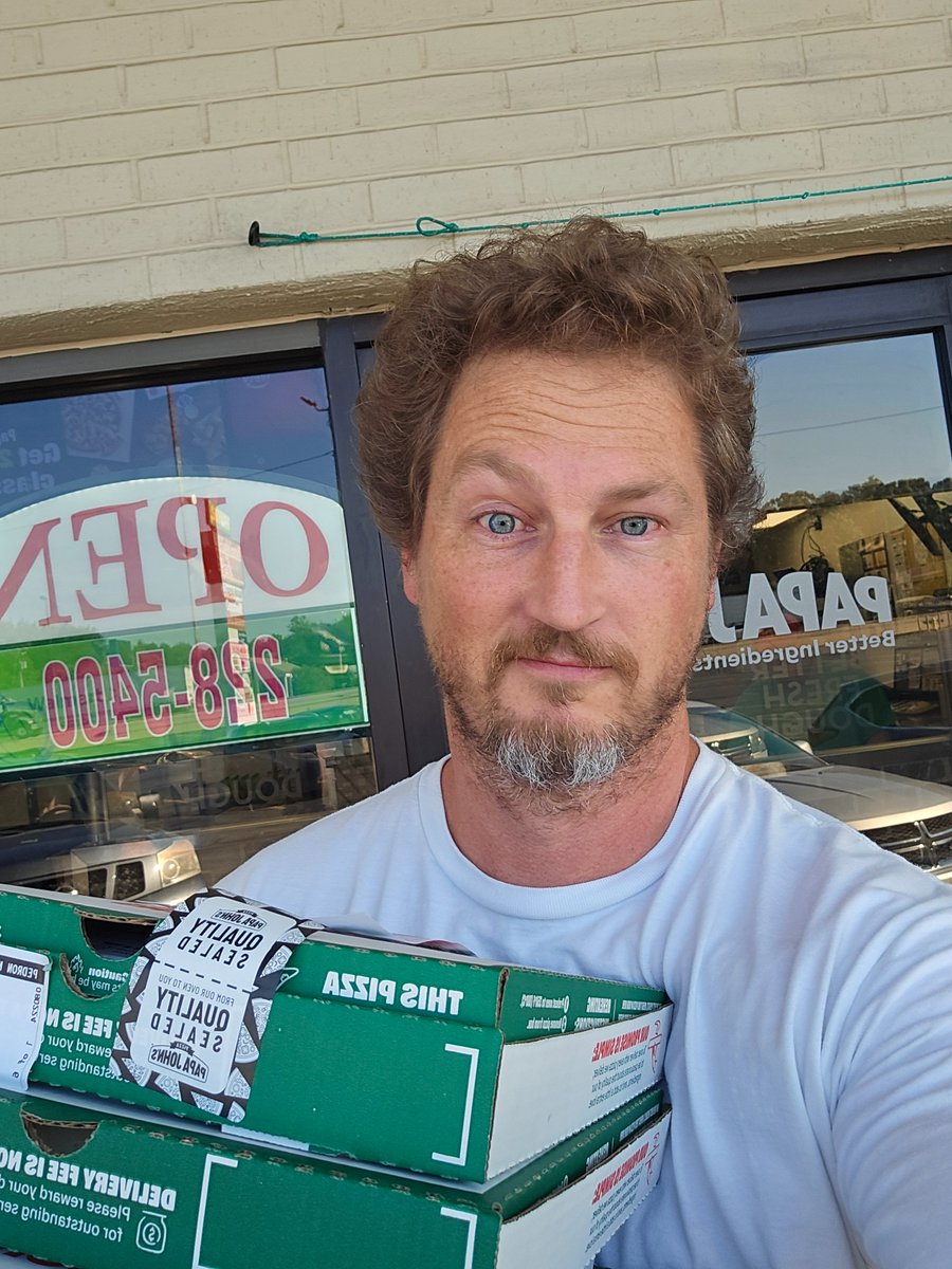 LordCaptainCom2's tweet image. Is there really any other place for me to buy pizza?
#FridayPieday