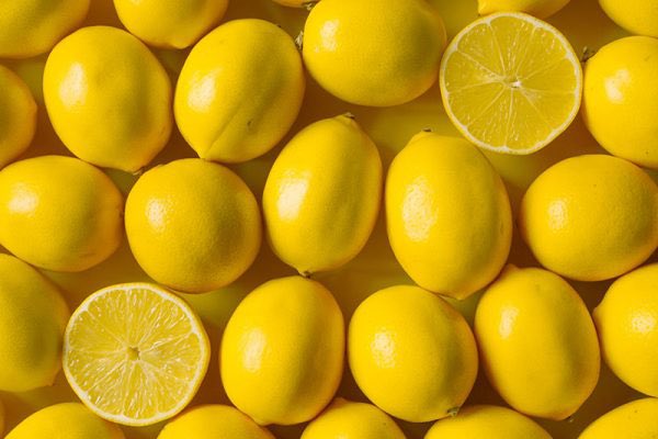 thebikinichef's tweet photo. Lemon Shots for ALL 🍋
Even when I travel, I shoot lemon every morning.
5 Health Benefits of Lemon (and a 👙 recipe 😃) >> https://t.co/qSQLC000Ax
#lemon #lemonshots #bikinichef #bikinicuisine #recipe #healthbenefits #yummy #figureflatteringflavors #lakemartin https://t.co/QkEcWivSBF