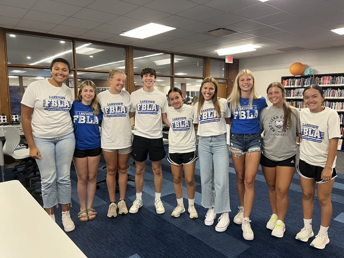 Kicked off the new school year with freshman orientation last night! The best pizza servers/tour guides you will find.