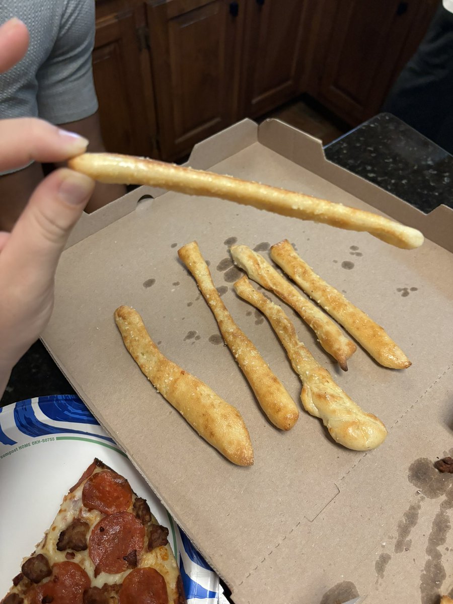 RyianWalter's tweet photo. 😡 @littlecaesars https://t.co/f4uxkYmPZS