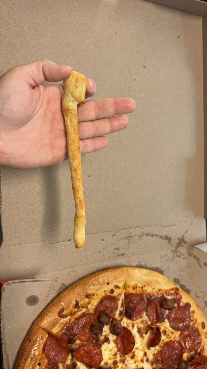RyianWalter's tweet photo. 😡 @littlecaesars https://t.co/f4uxkYmPZS