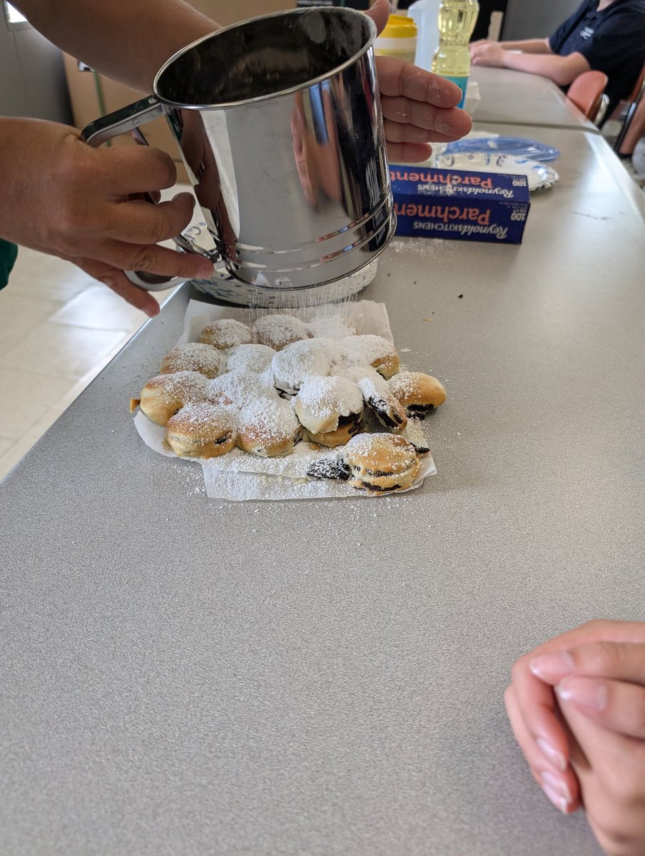 When go to check on your BT and there's fried Oreos being made!!! #EWA