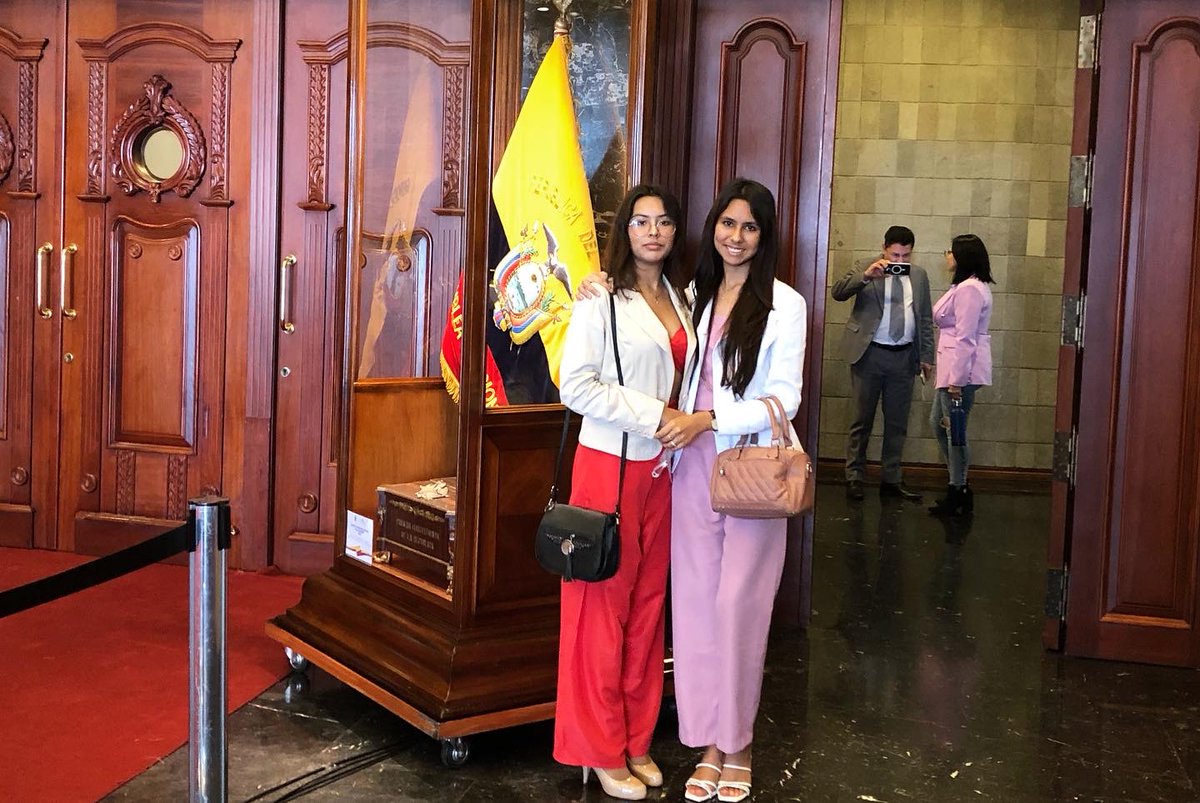 Ayer, tuve el honor de comparecer en la #asambleanacional, levantando la voz por cada joven que no quiere perderse en las neblinas de la destrucción y decadencia de nuestra Patria, una que cada día, está siendo acuchillada por las espadas de una agenda que pretenden imponernos.