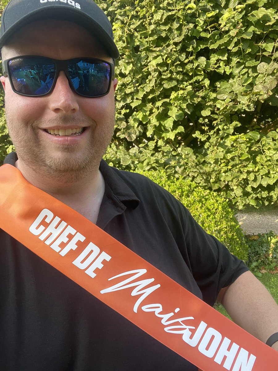 johnvanhulsen's tweet photo. @dfictorie Lijn 8 is dodelijk!
Oranje, niet helemaal. Maar ik ben wel Chef de MaisJohn 😂 https://t.co/JyxYzoyuY2