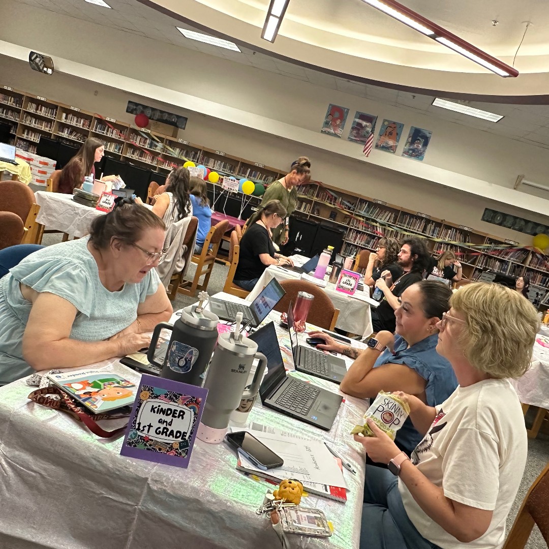 SundanceMustang's tweet photo. Sweet treats for a sweet start! 🍰📚 Our teachers are busy prepping for the new year, and our Superintendent and Senior Staff members are fueling their hard work with some delicious rewards. Here’s to a fantastic year ahead! #MustangPride #BESDistheBEST https://t.co/y8te7k31Er