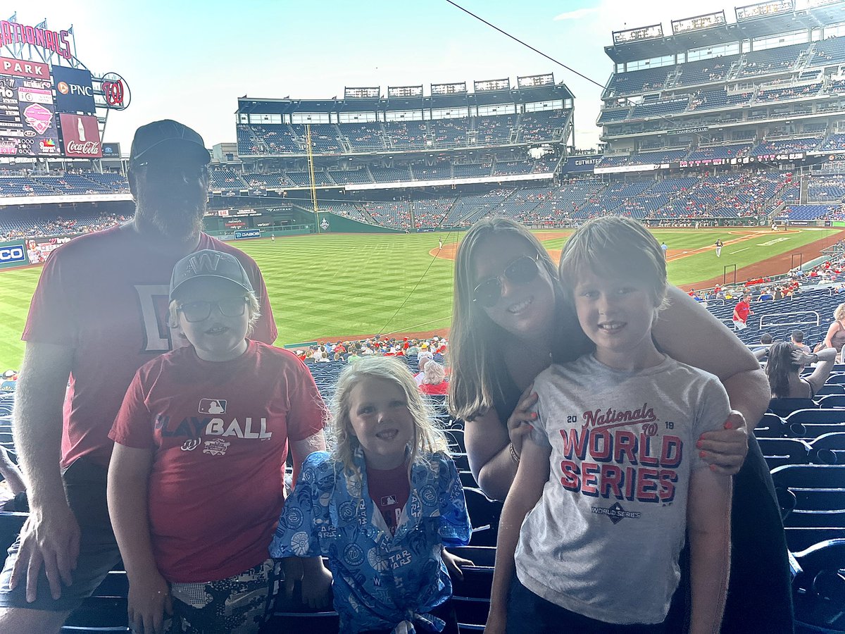 Let’s go #Nats! ❤️⚾️
Thank <a href="/CMCharlesAllen/">CM Allen's Team</a> for the tickets! 
#natitude #ward6night