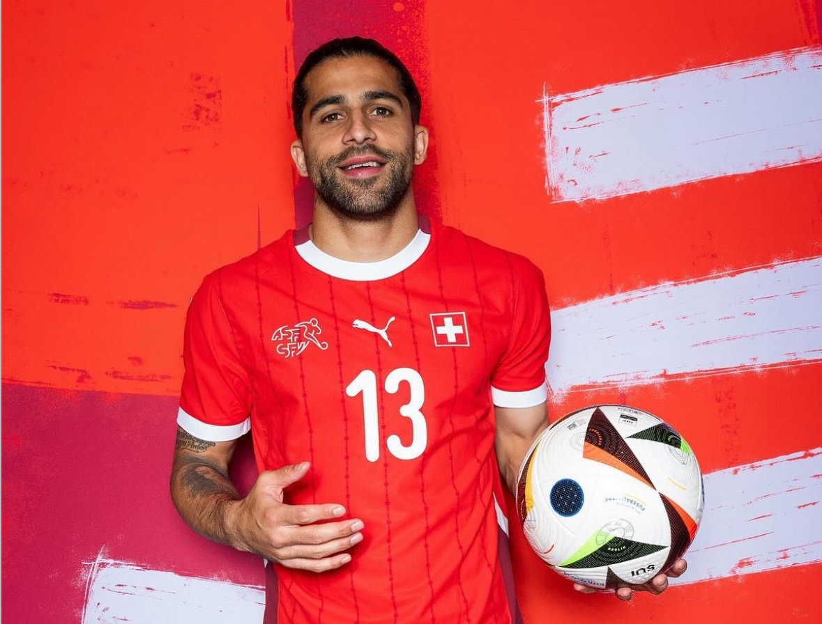 FabrizioRomano's tweet photo. 🟢⚪️🇨🇭 Understand Ricardo Rodriguez will travel on Monday for medical tests as new Real Betis player.

Contract until June 2026. 🛫 https://t.co/y764ZT1pGQ