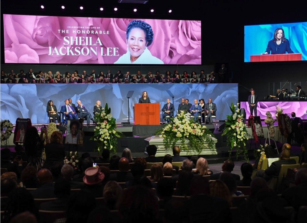 Prof_Dr_Apostle's tweet photo. This is #MadamVP for #President2024; she knows in every circumstance to be reliably available to #represent the will & the #heart of us #Americans. There's nothing #KamalaHarris2024 is not #fit #todo @ any event. She is worthy to be supported so she can support us.π«‘ ~#Profphil https://t.co/46qEAlcxXl