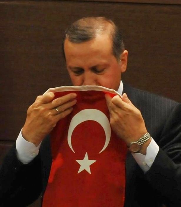 TayfunCilinger's tweet photo. Cumhurbaşkanımıza parmak sallayanın parmağını kırarız.
Biz bu topraklara çok soysuz it kopuk gömdük, yine gömeriz.
Ümmetin umududur Erdoğan.
#ErdoğanınYanındayız https://t.co/5Fn9WdR2X4