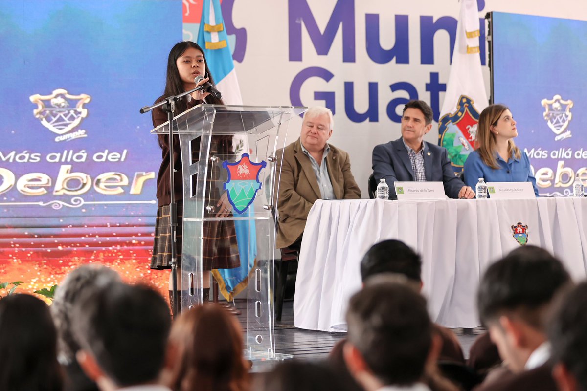 Orgullosos de los estudiantes que se han destacado con la medalla Más allá del Deber. ¡Sigan adelante, el éxito los espera! ✨🏅

<a href="/RQuinonezL/">Ricardo Quiñónez</a> 
<a href="/AleMuniGuate/">Ale Roque</a> 

#muniguate
#estudiantesguatemala
#Masalladeldeber