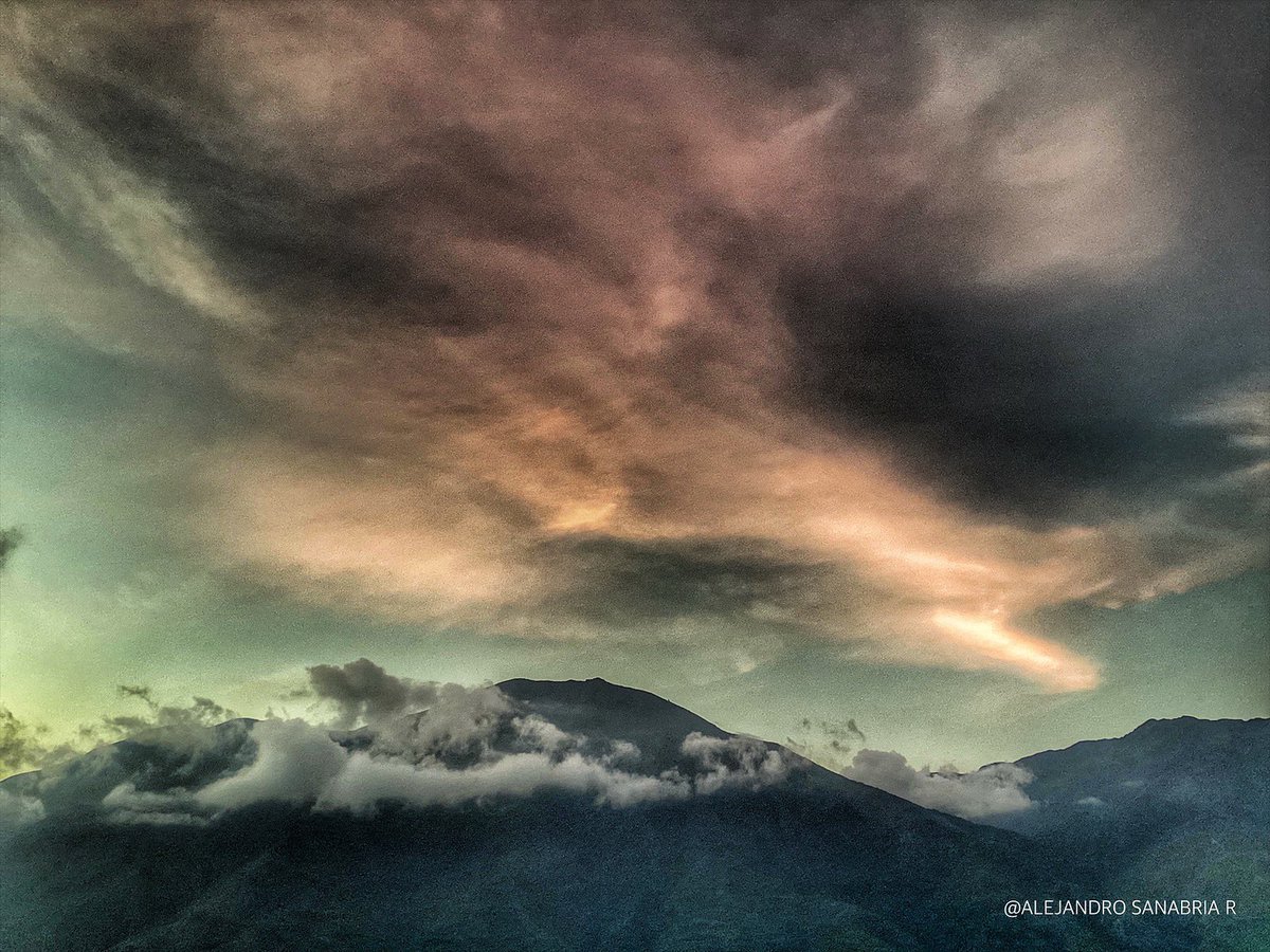 AlexSanabriaR's tweet photo. El #Acila atardecer #2Ago #Venezuela https://t.co/avIQzVC1il