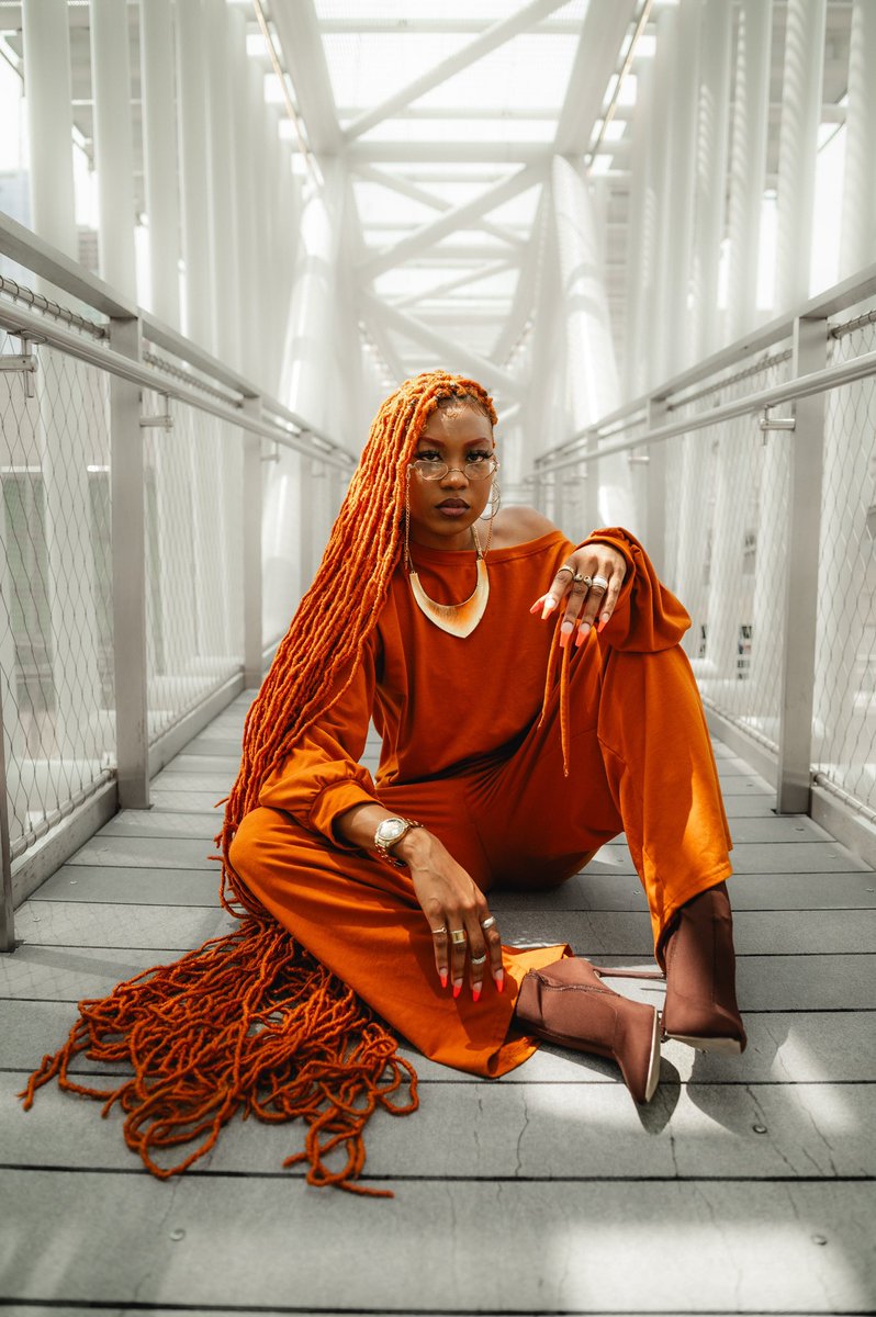 torridboo's tweet photo. Def gotta post a few times to get this whole set up 🧡🍊

Photographer IG: @_kimon https://t.co/qS4oAittOs