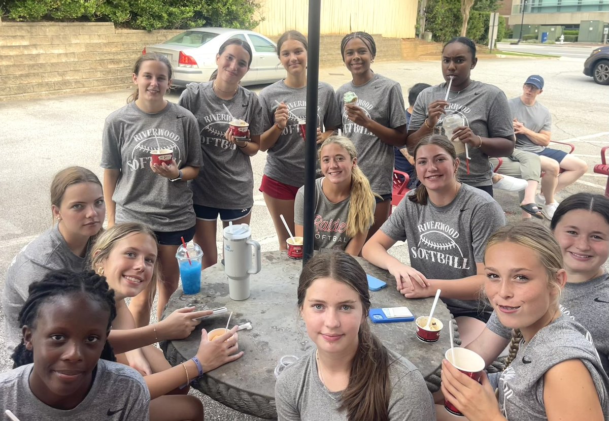 ricsfastpitch's tweet image. After a long Super hot week, nothing says thank you for your hard work, like I’ve cream. ❤️💪🏽