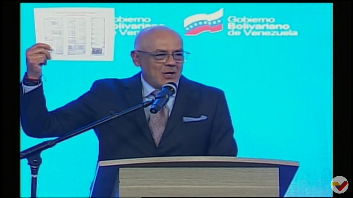 #EnVivo Jorge Rodríguez: No hay firma de testigos en las miles de supuestas actas que han publicado en la página web creada por los que acompañan a González Urrutia. Es la empresa Súmate la que perpetró esta farsa. 

#ElPuebloQuiereJusticia <a href="/dcabellor/">Diosdado Cabello R</a> #02Ago
